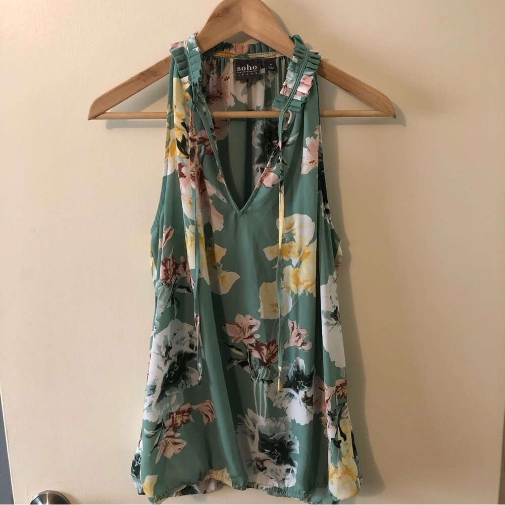 NY&C Sleeveless Top!!